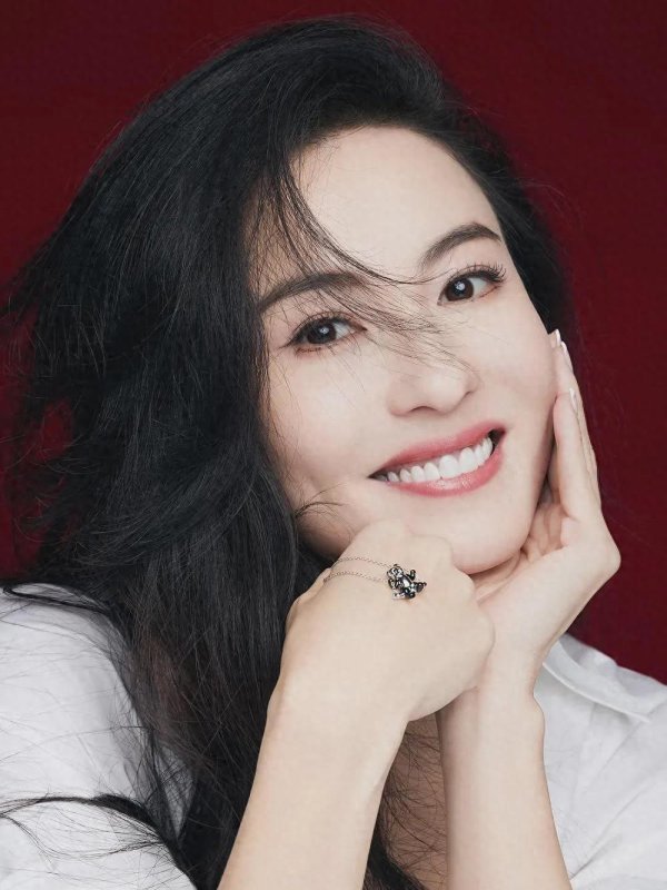 盈丰财富 张柏芝：舞台重绽光彩，岁月不败美人